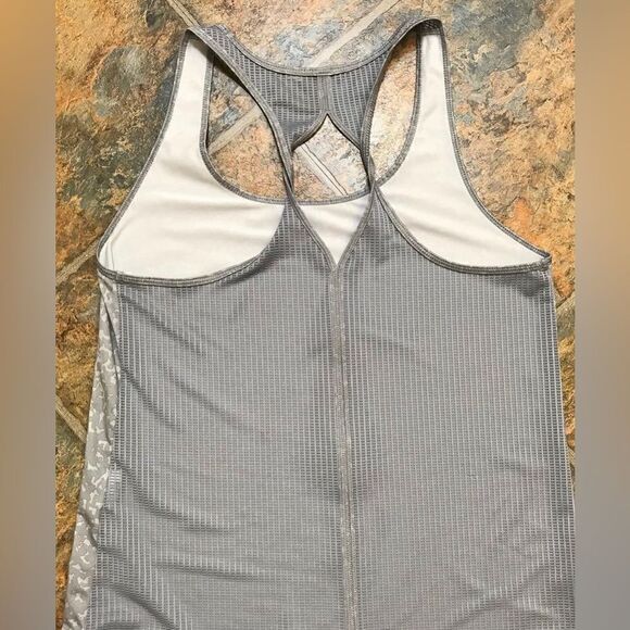 🔮 UNDER ARMOUR | Grey Workout Tank Size Small - Picture 6 of 7